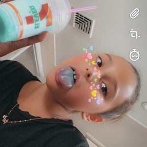 Meet your Posher, Ava